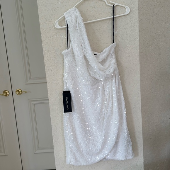 Marciano Dresses & Skirts - MARCIANO DRESS SIZE M COLOR WHITE